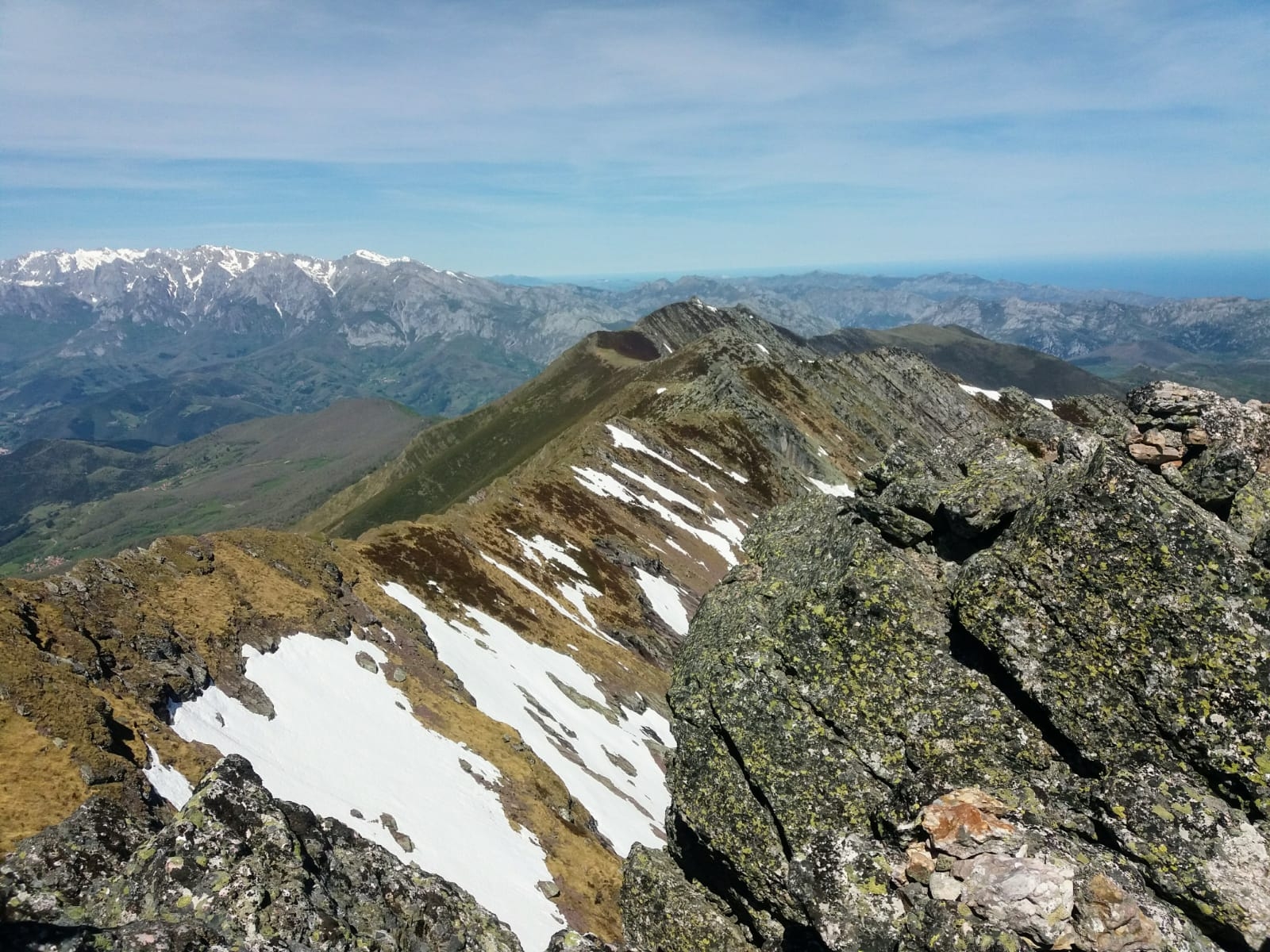 Canal de Reñinuevo y Pico Cornón (2.047 m)