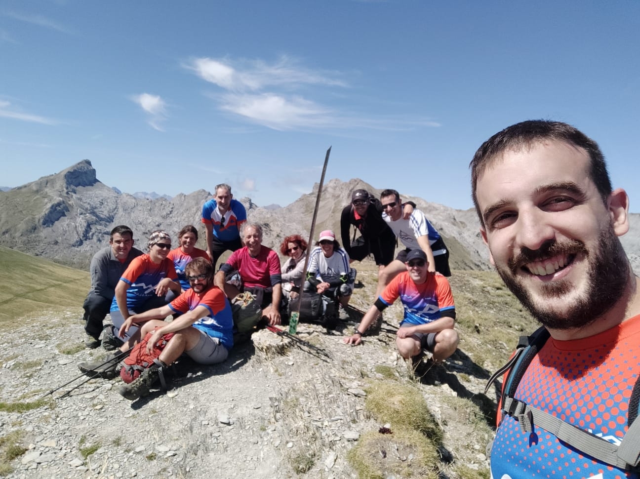 Hiru Erregeen Mahaia (2.446 m)